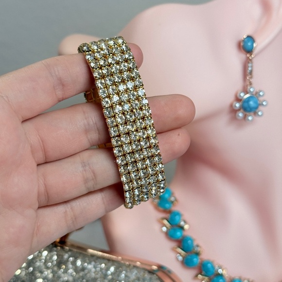 ⚜️ Elegant Gold Stretch Bracelet With Gems 💎 - Picture 3 of 6